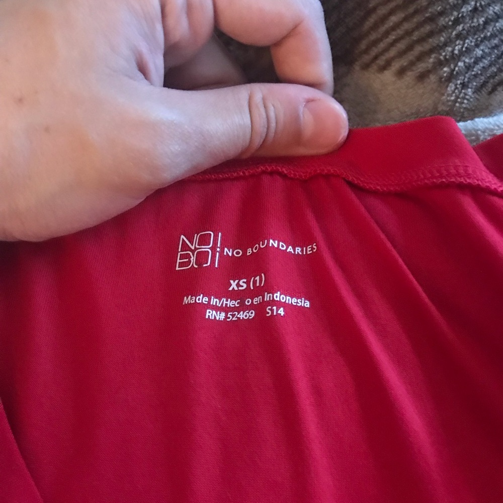Red shirt - Picture 2 of 2